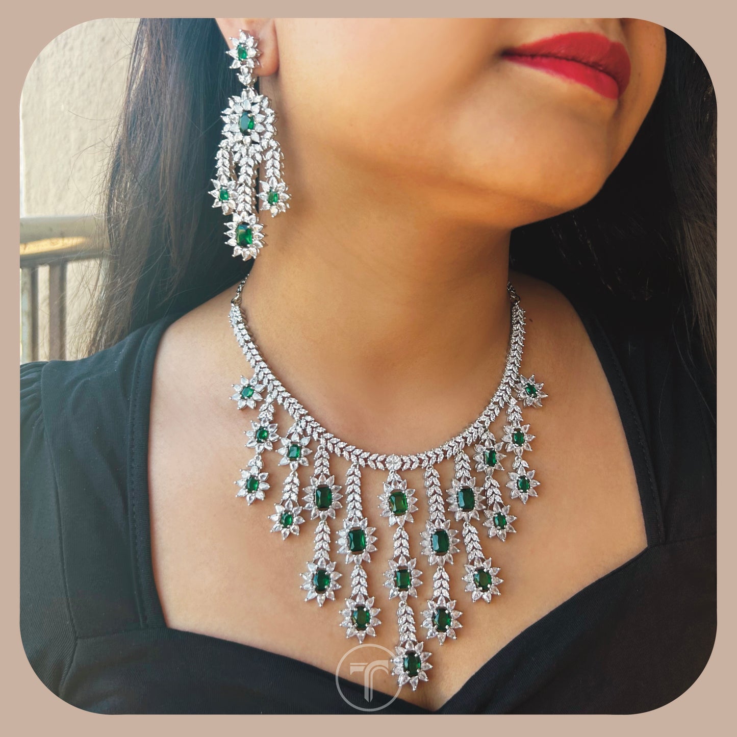 The Avenir Necklace Set