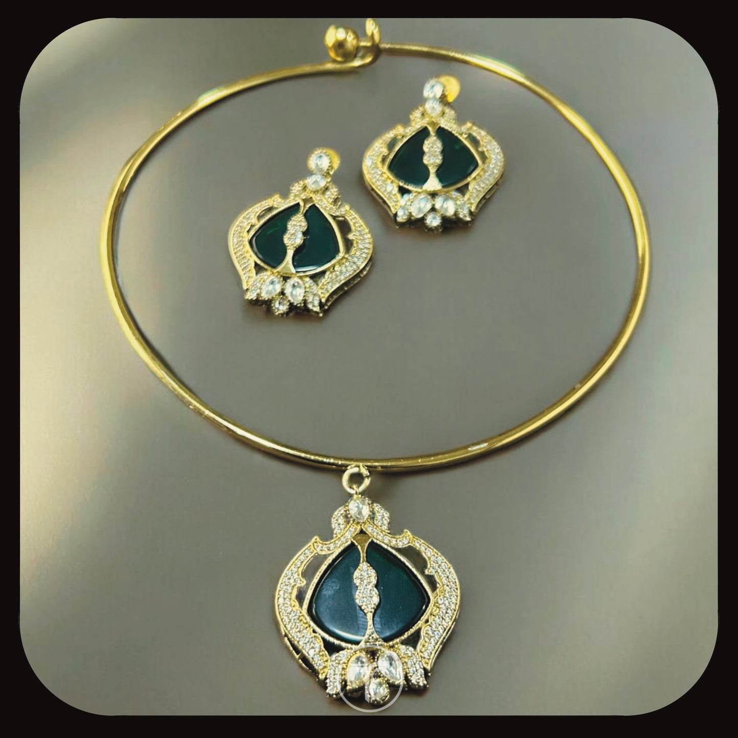 The Aruni Hasli Set