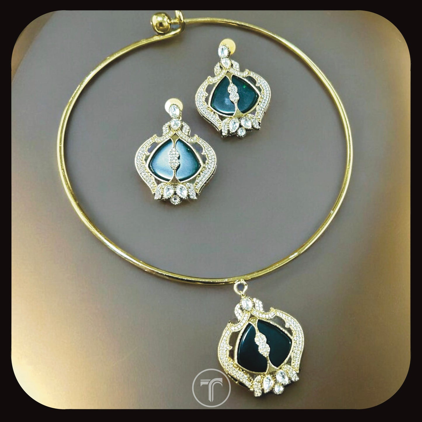 The Aruni Hasli Set