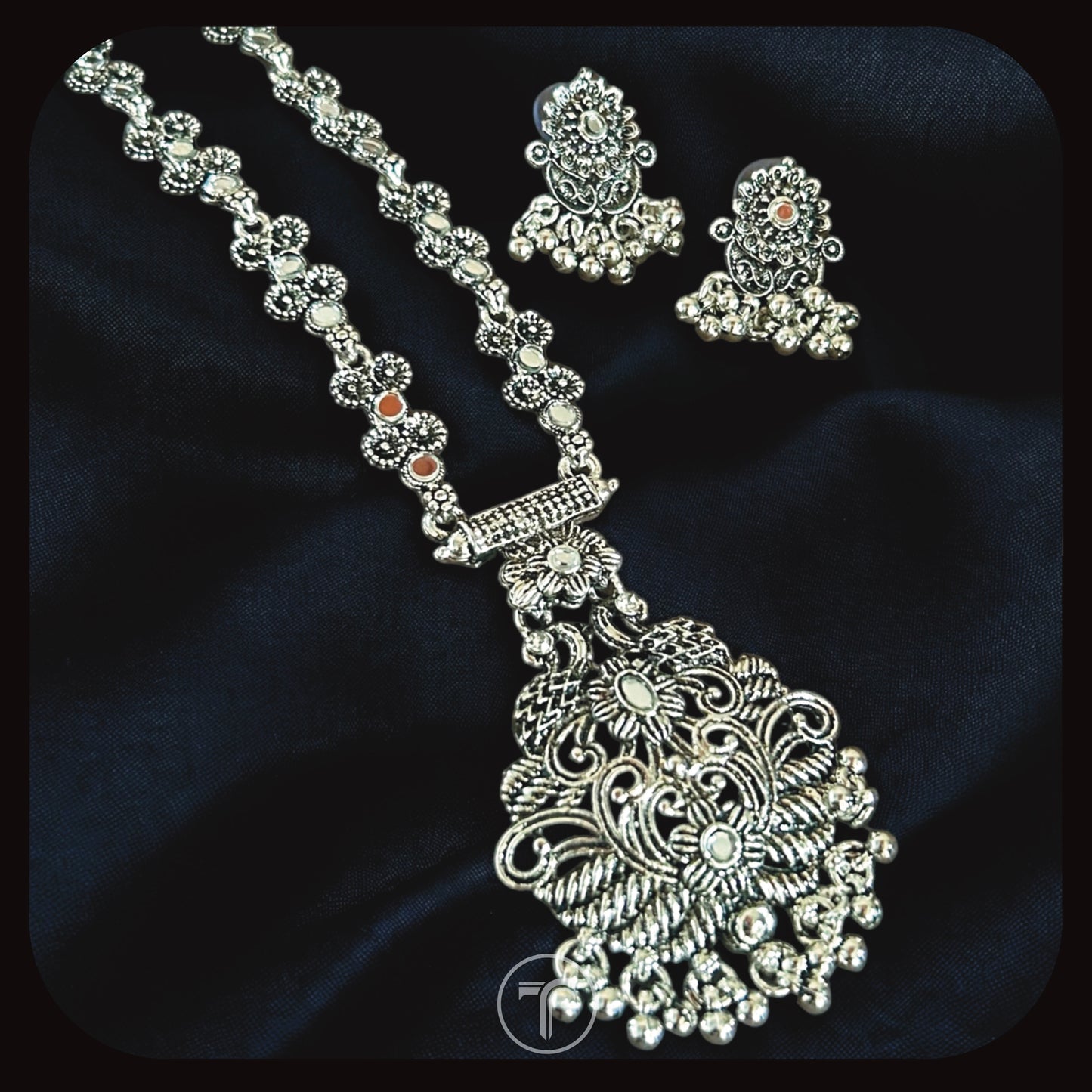 The Ornate Necklace Set