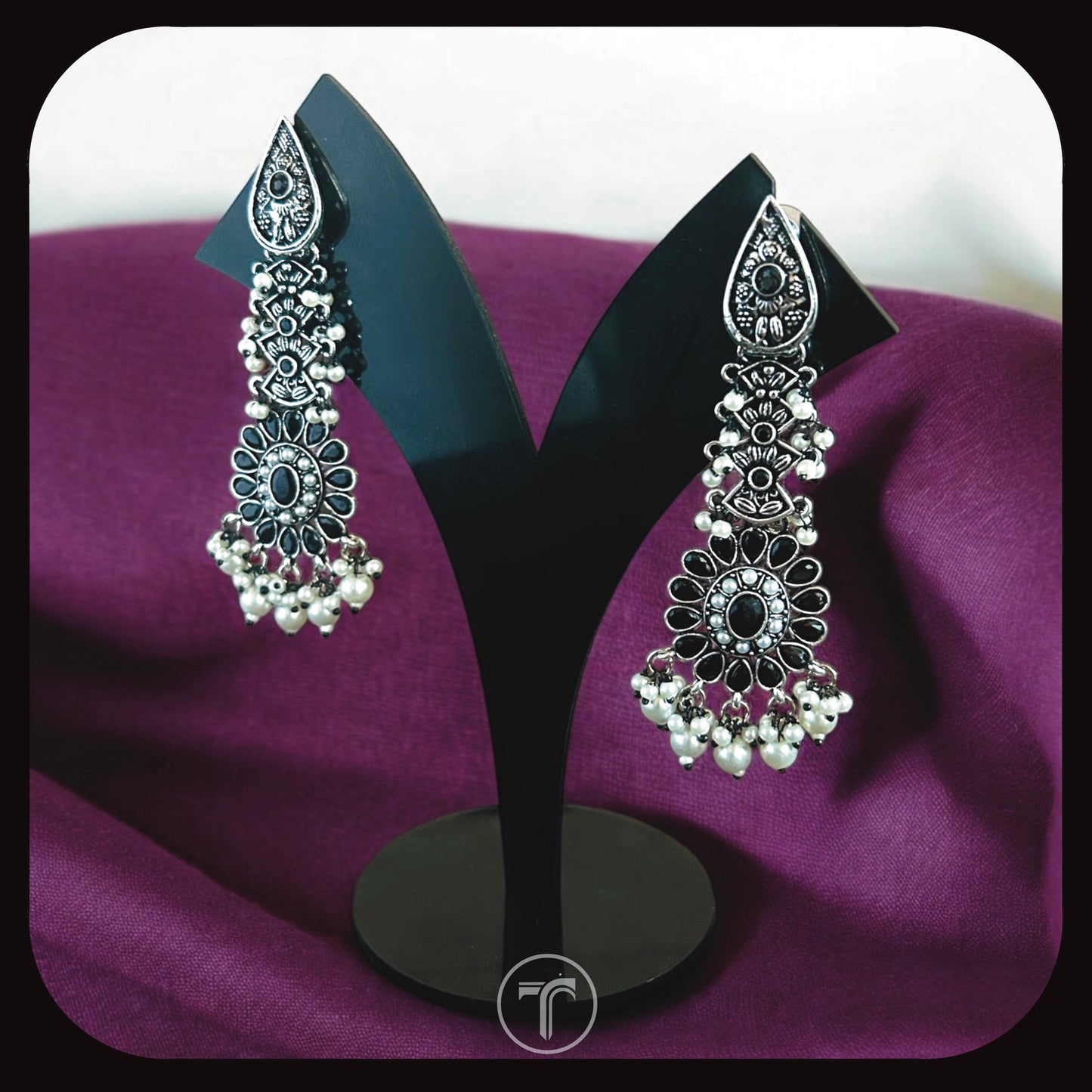 The Krita Dangler Earring