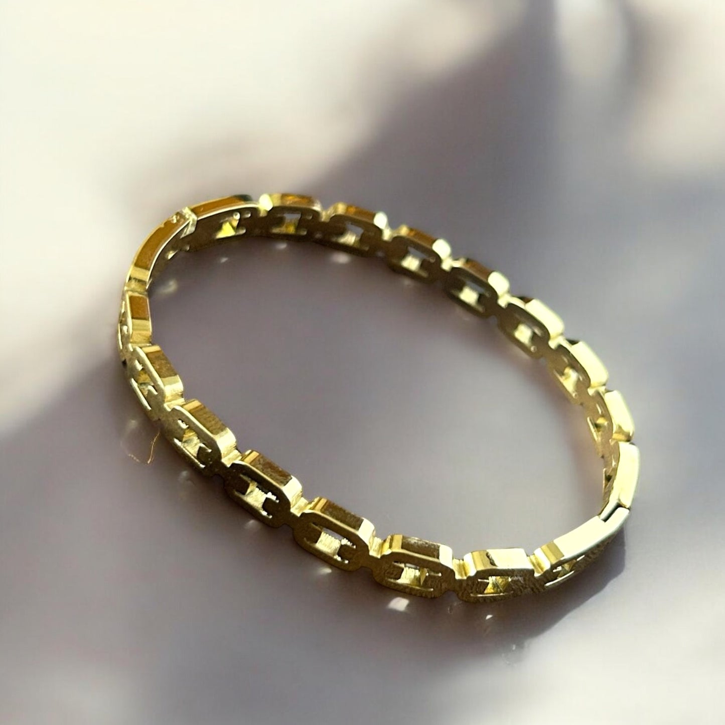 The Cuban Chain Oval Bangle