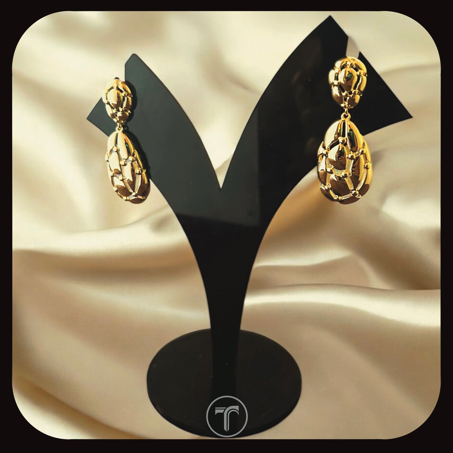The Monalisa Dangler Earrings