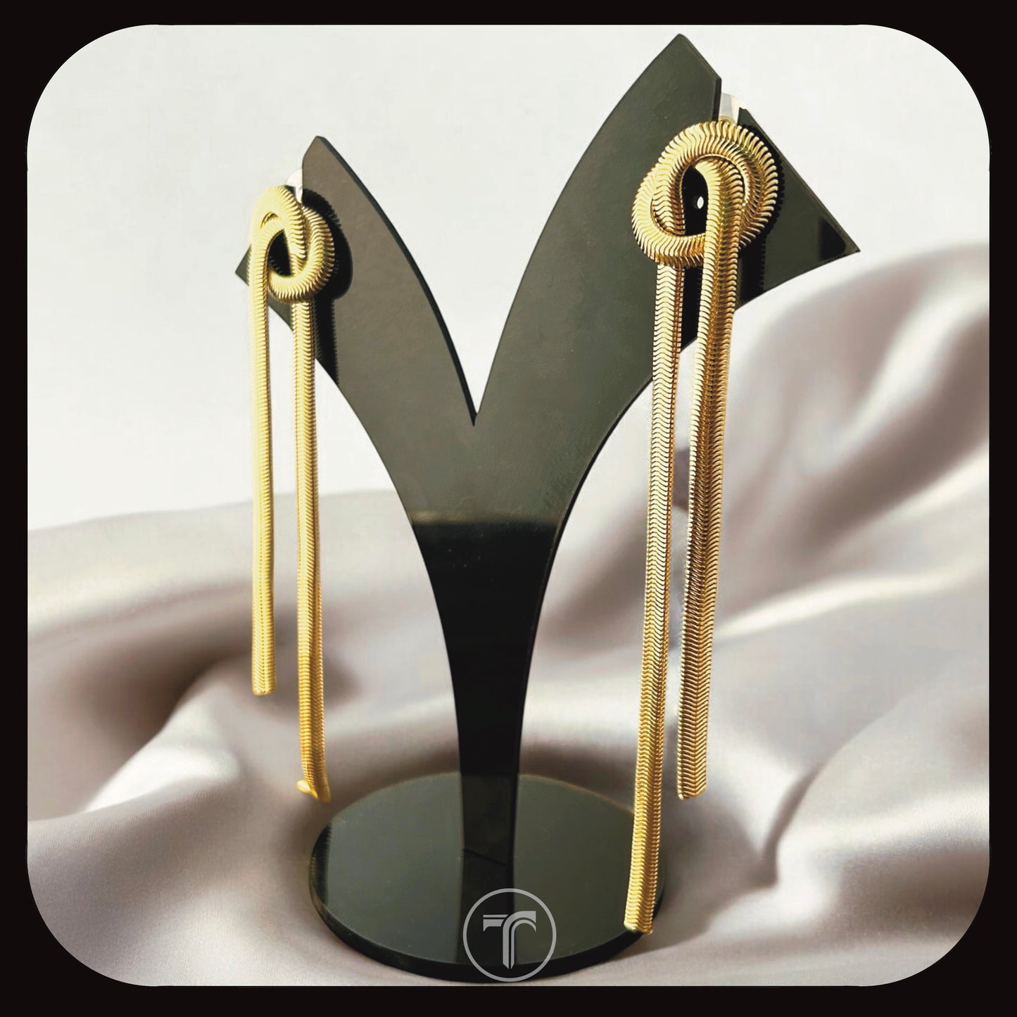 The Knoted Long Dangler Earrings