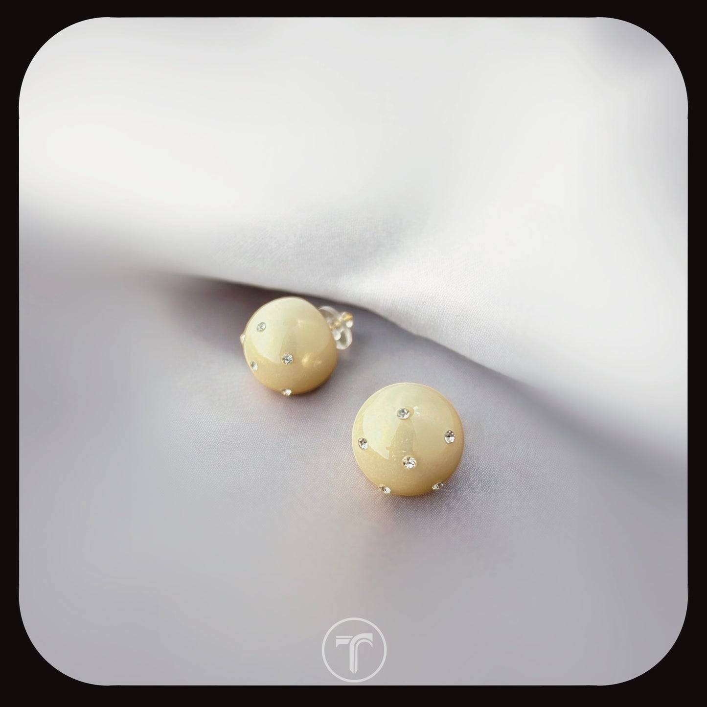 The White Pearl Stud Earrings