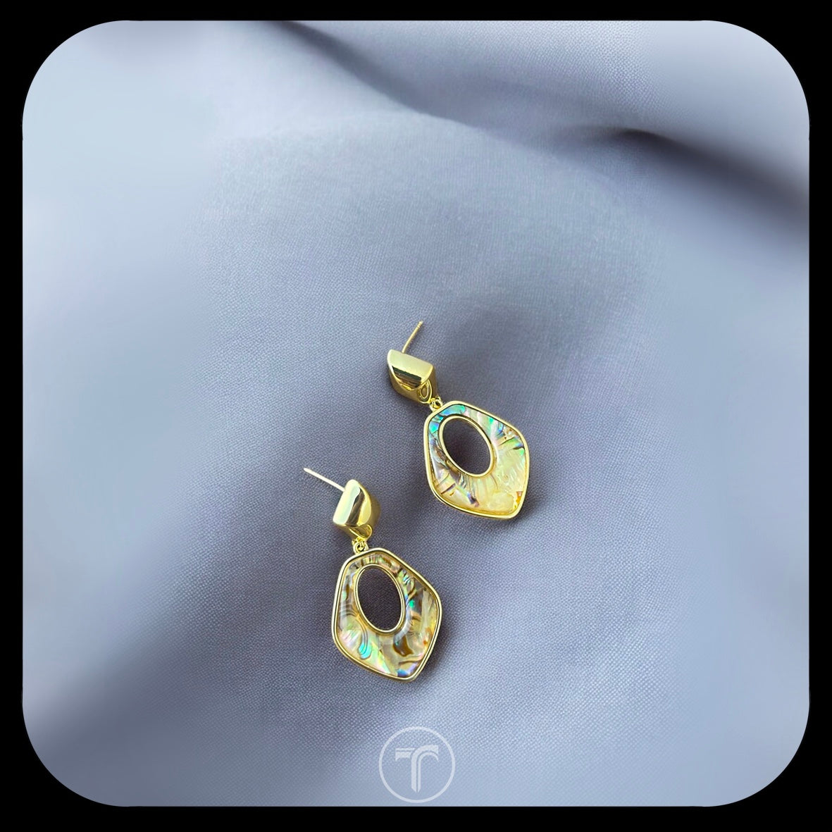 The Avika Dangler Earrings