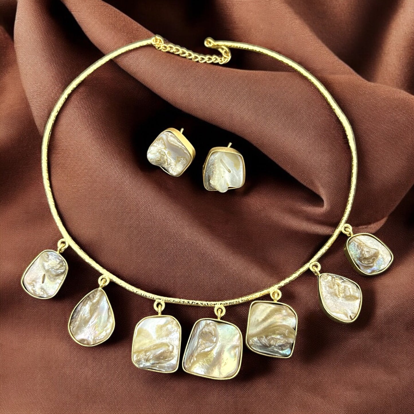 The Kaurvaki Hasli Necklace set