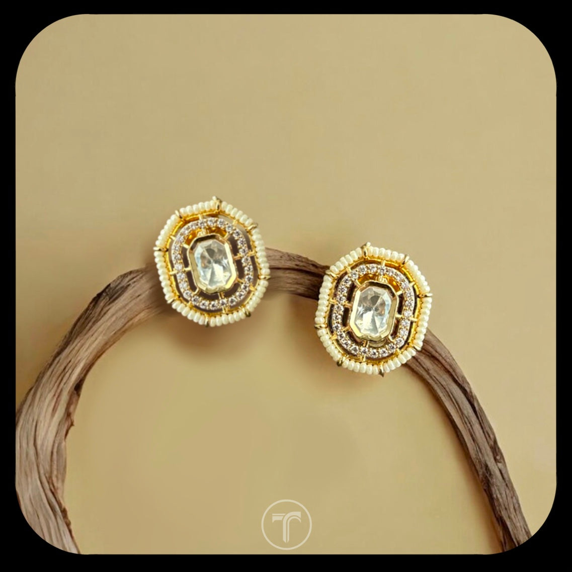 The Varunya Earstuds