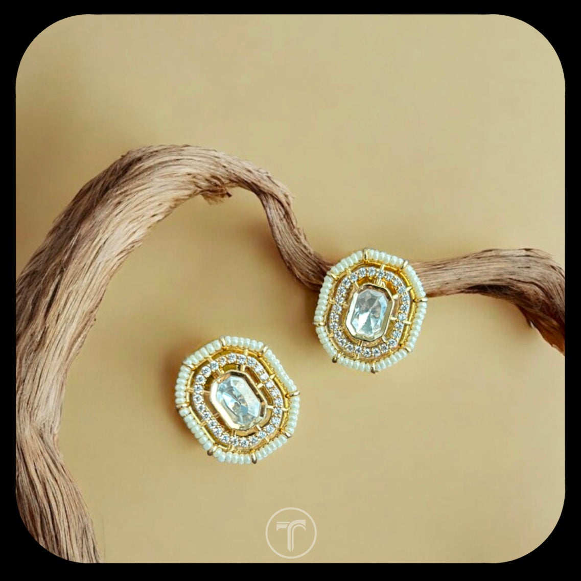 The Varunya Earstuds