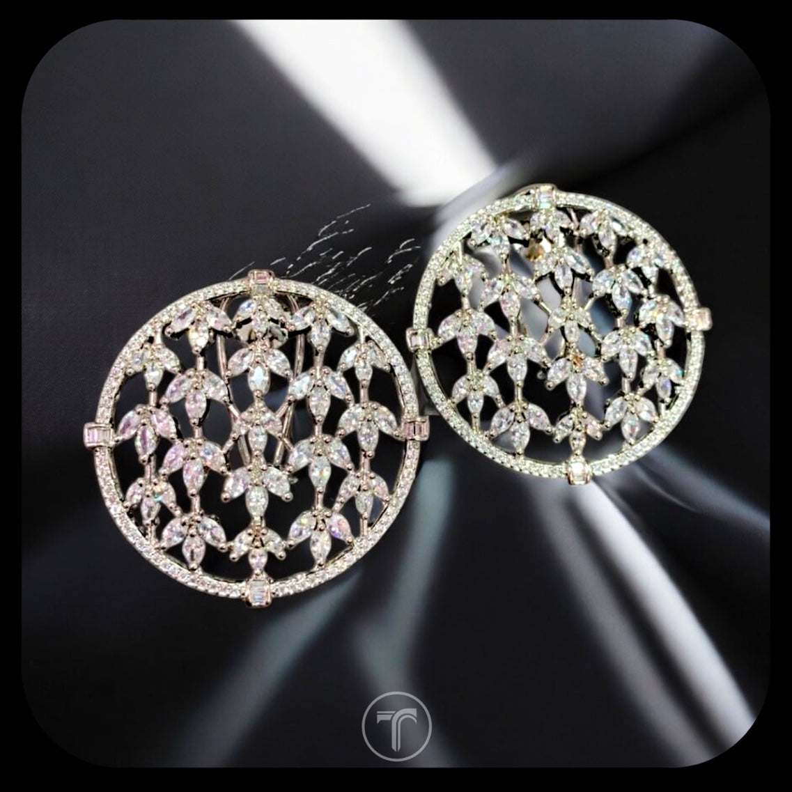 The Kyrina Oversized Ear Studs