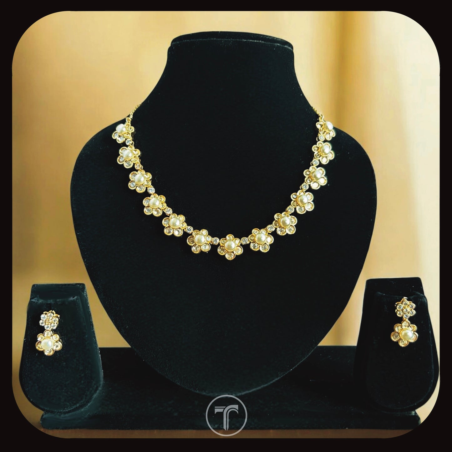 The Arinandana Necklace Set