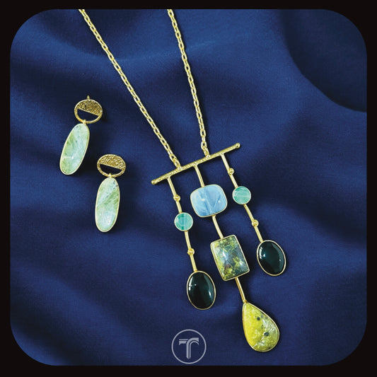 The Tasvi Necklace Set