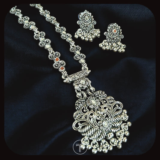 The Ornate Necklace Set