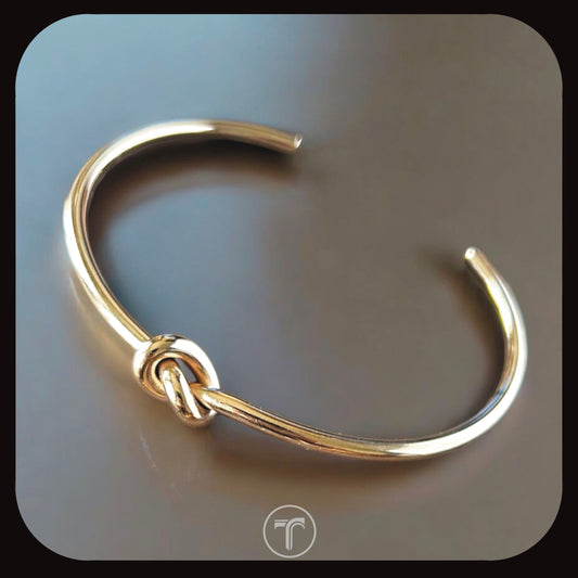 The Knot Oval Bangle