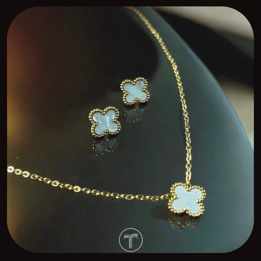 The Arrya Pendant Set