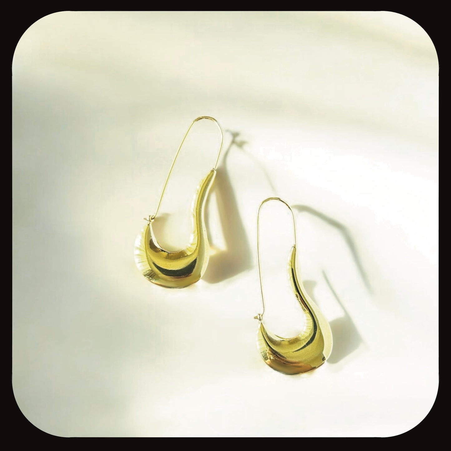 The Moderna Hoop Earrings