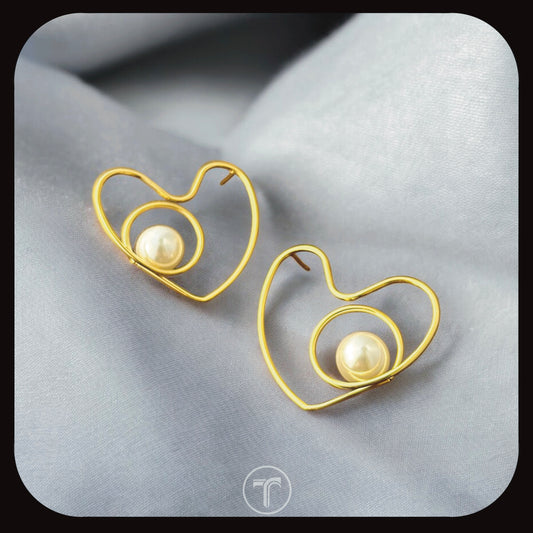 The Amoret Pearl Stud Earrings