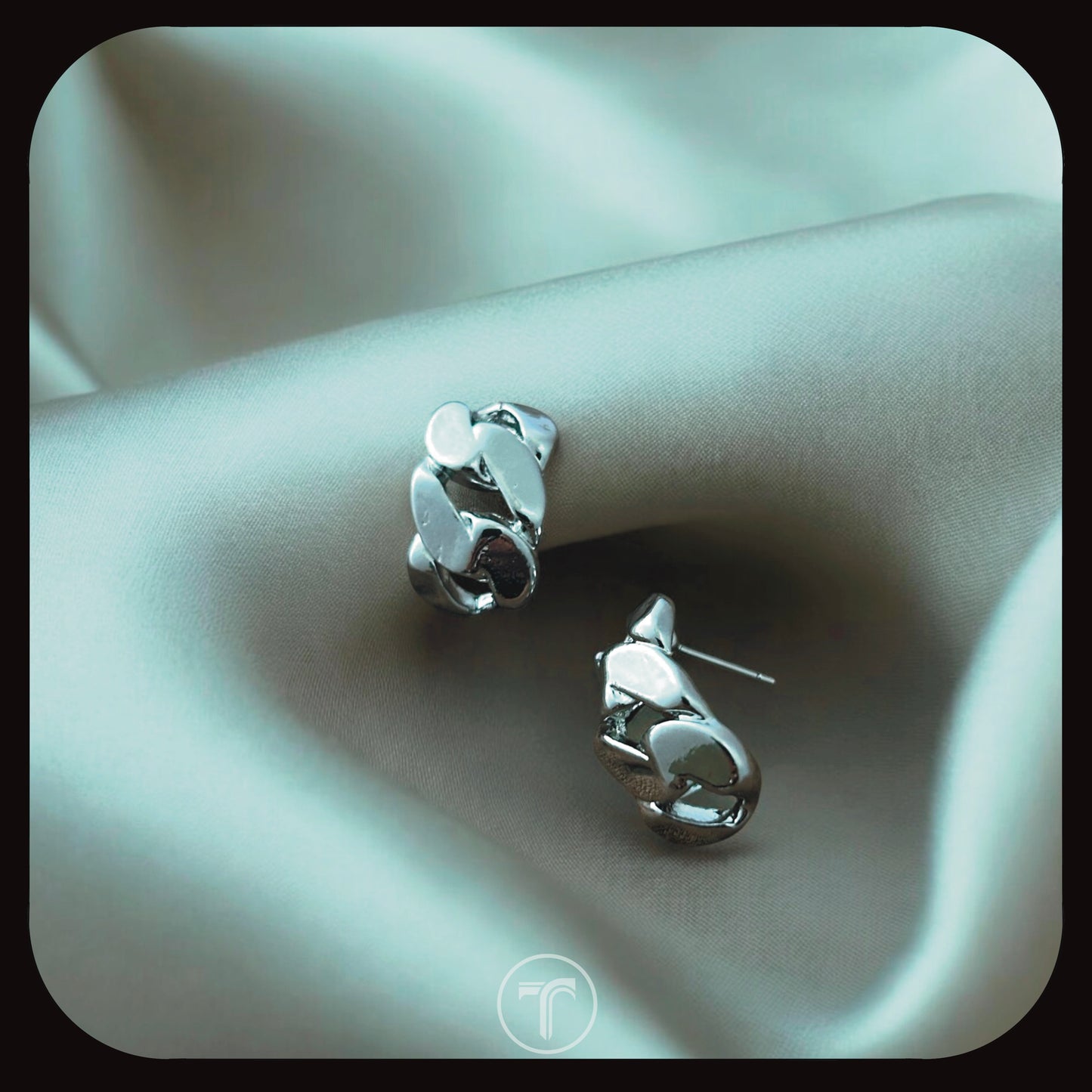 The Liaza Link Ear Studs
