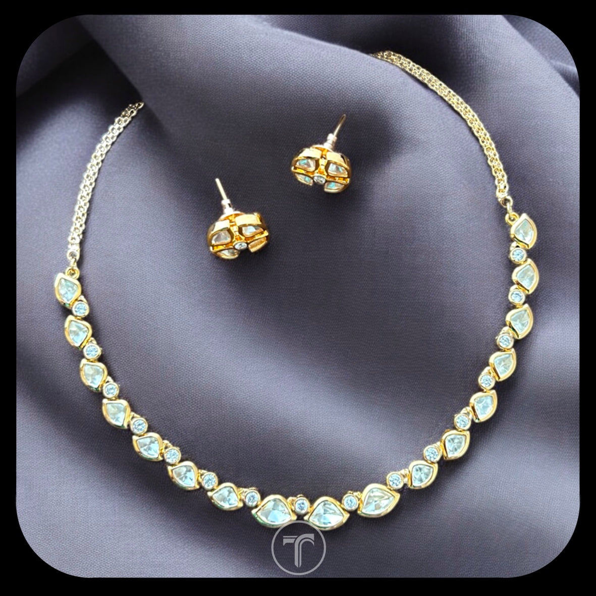 The Viyukti Necklace Set