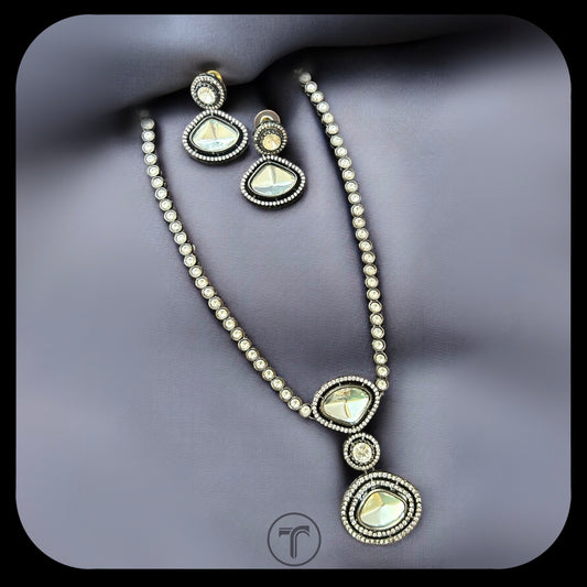 The Niraya Polki Necklace Set